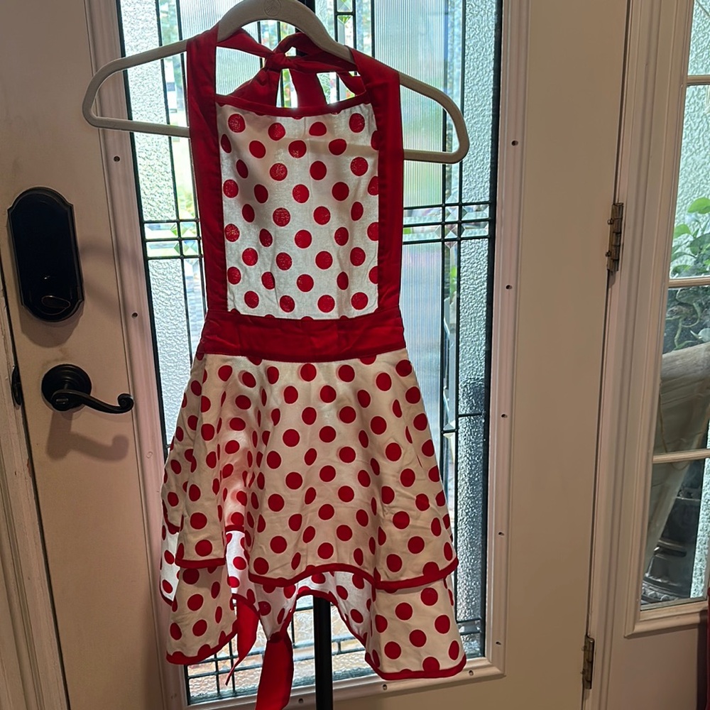 Festive Red and White polkadot Apron 100% cotton mwot